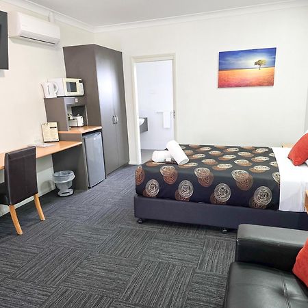 Ascot Lodge Motor Inn Кінґарой Екстер'єр фото