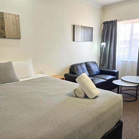 Ascot Lodge Motor Inn Кінґарой Екстер'єр фото