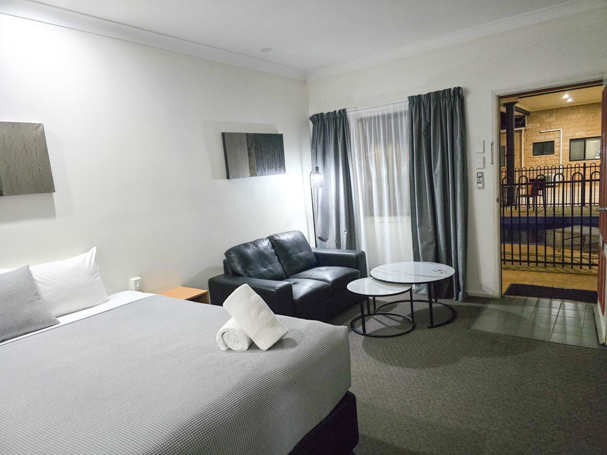 Ascot Lodge Motor Inn Кінґарой Екстер'єр фото