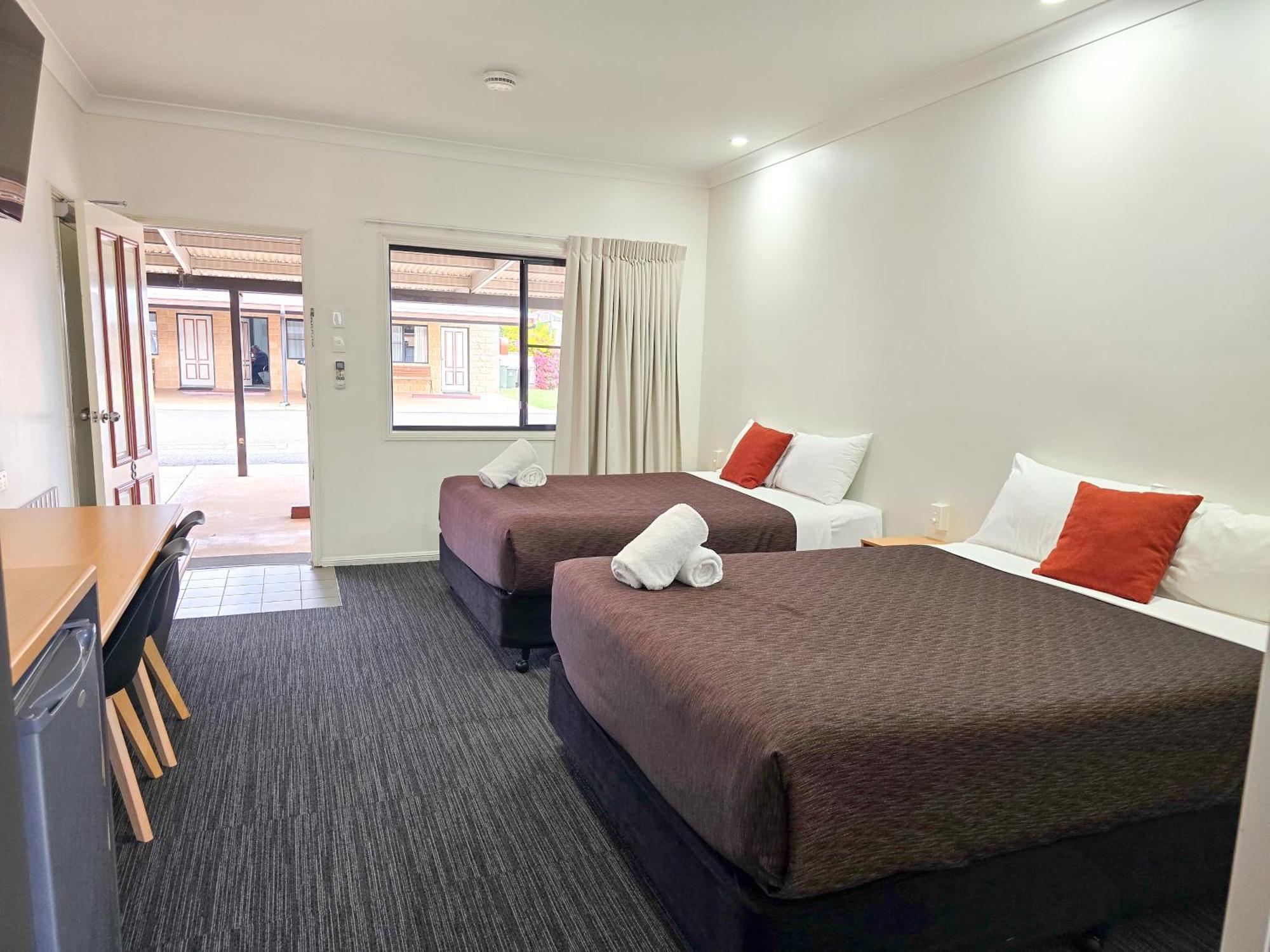 Ascot Lodge Motor Inn Кінґарой Екстер'єр фото