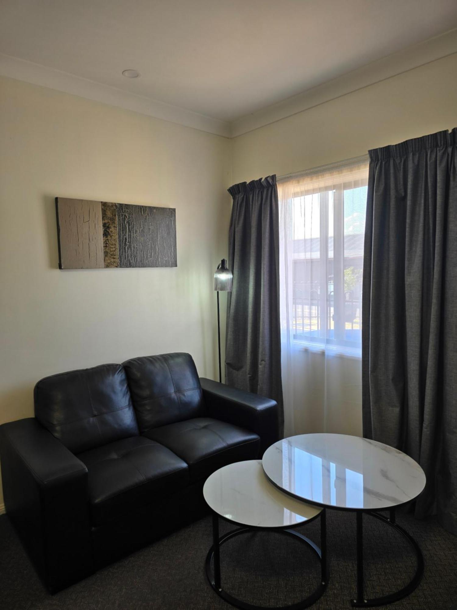 Ascot Lodge Motor Inn Кінґарой Екстер'єр фото