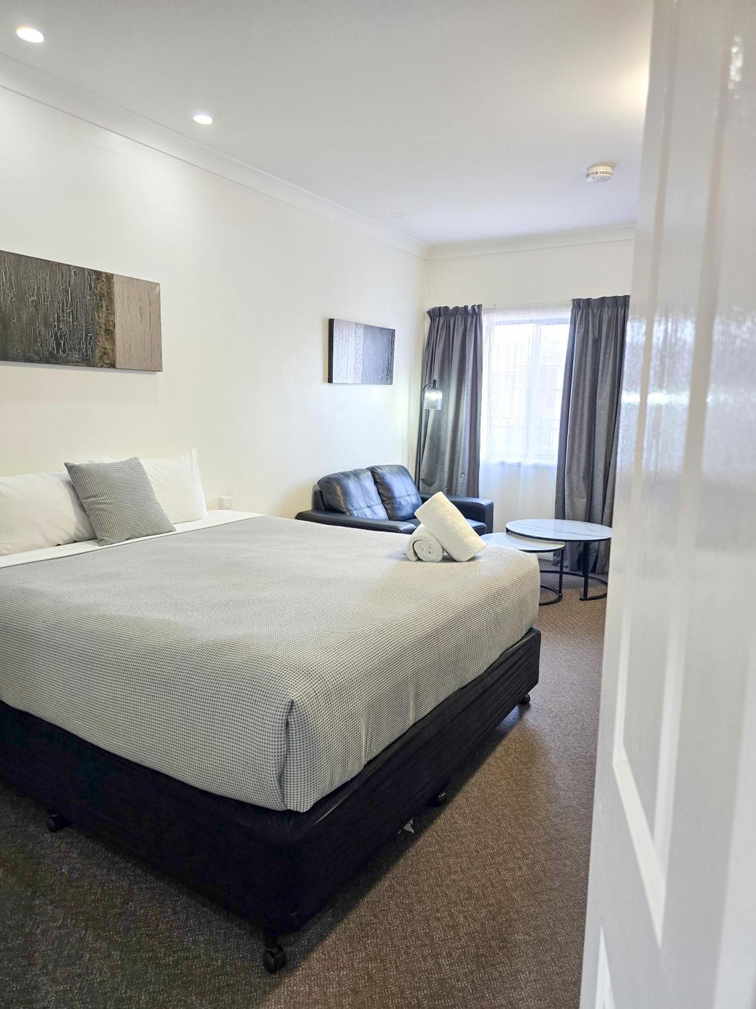 Ascot Lodge Motor Inn Кінґарой Екстер'єр фото