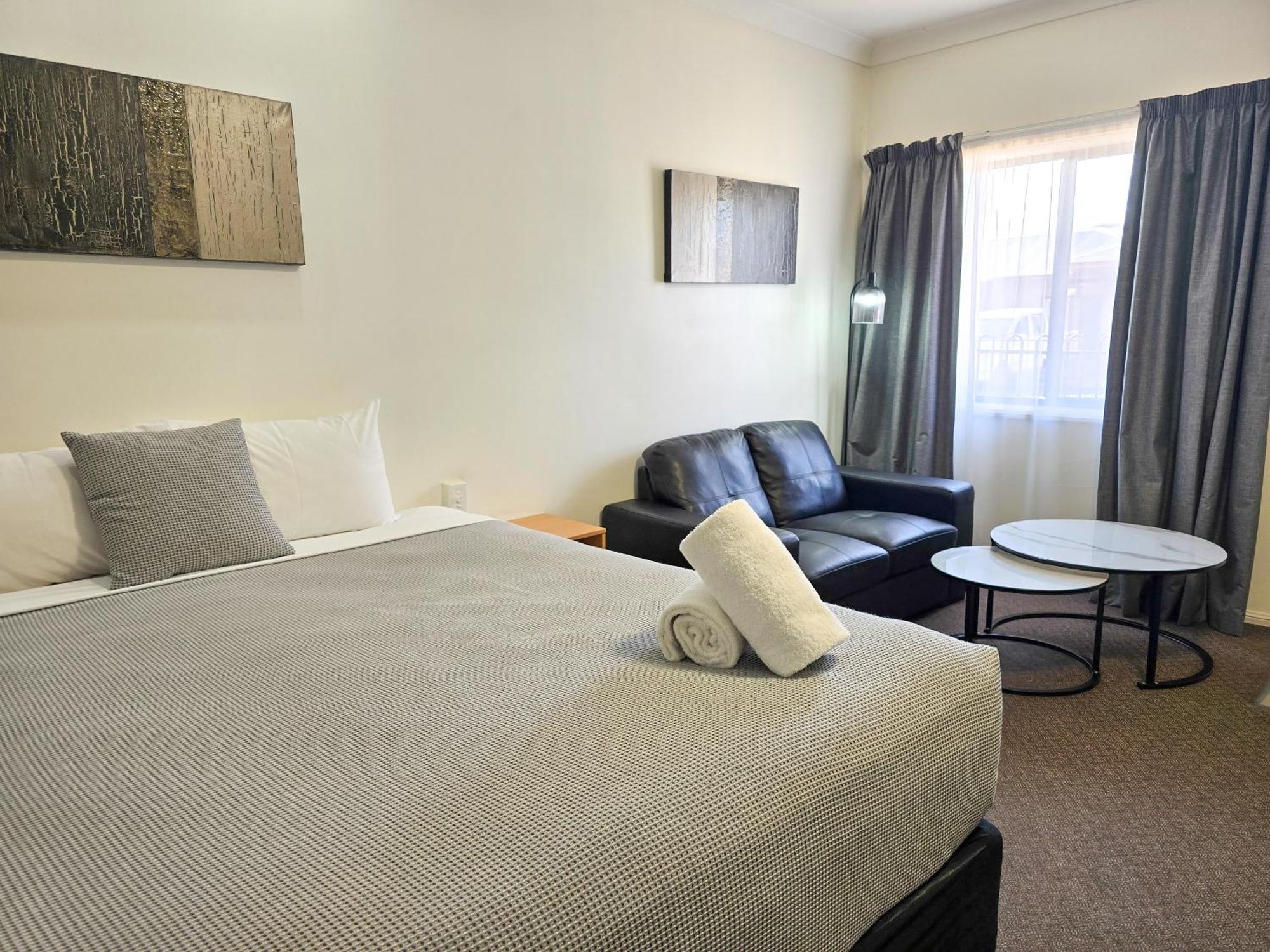 Ascot Lodge Motor Inn Кінґарой Екстер'єр фото