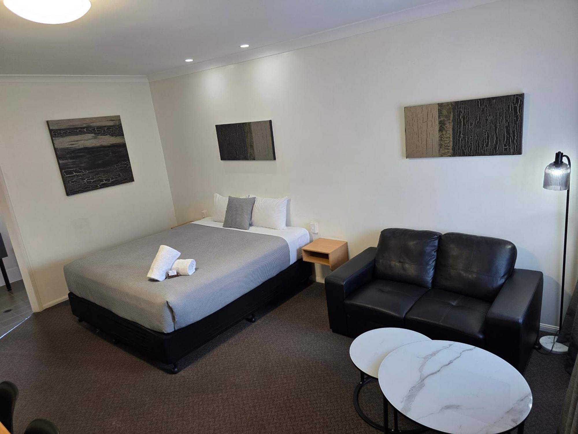 Ascot Lodge Motor Inn Кінґарой Екстер'єр фото
