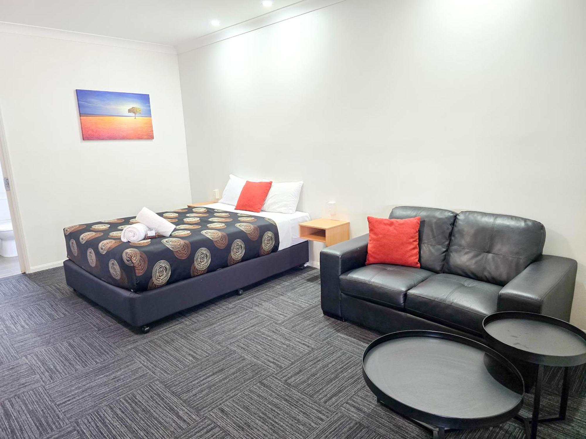 Ascot Lodge Motor Inn Кінґарой Екстер'єр фото