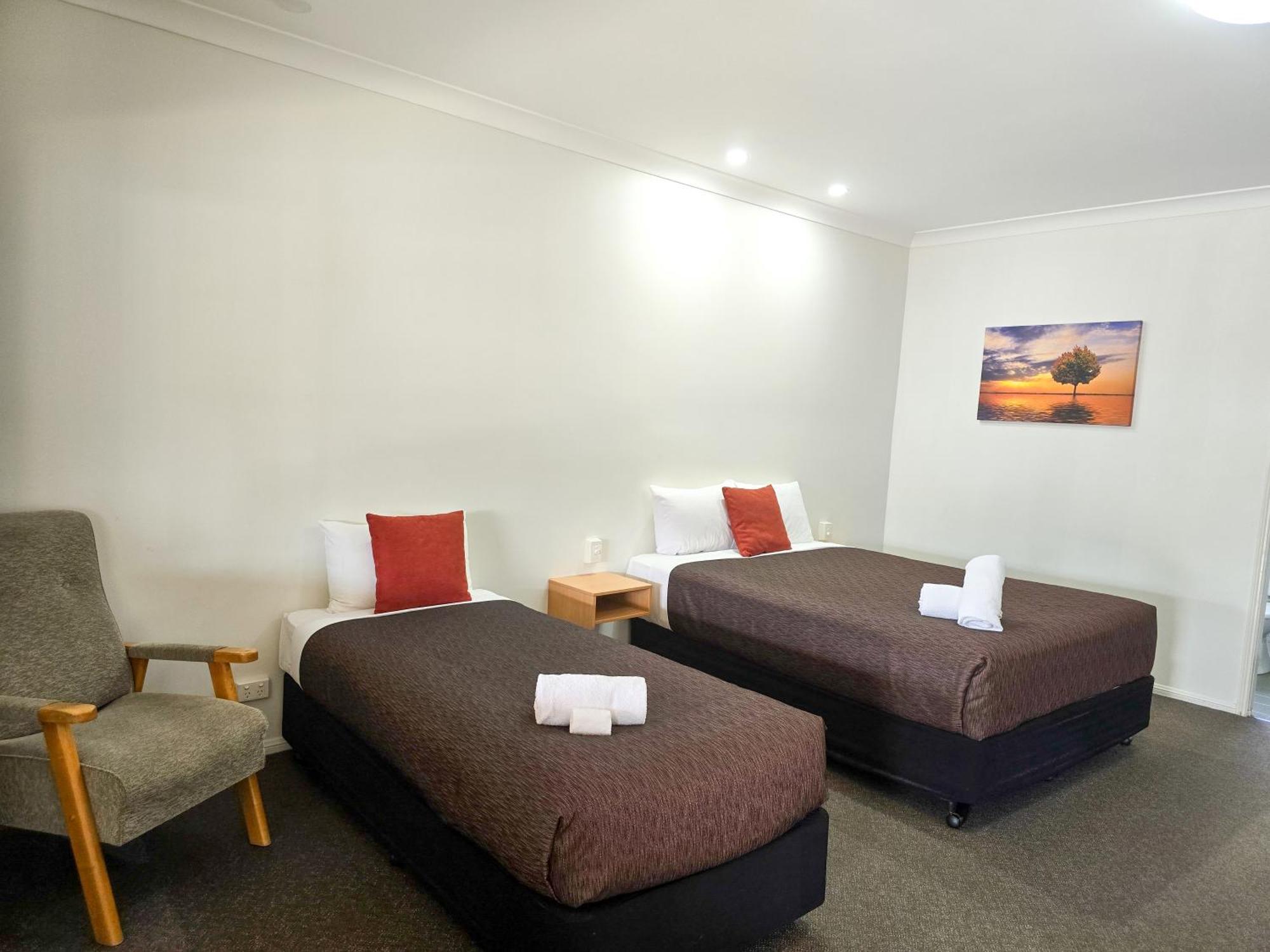 Ascot Lodge Motor Inn Кінґарой Екстер'єр фото